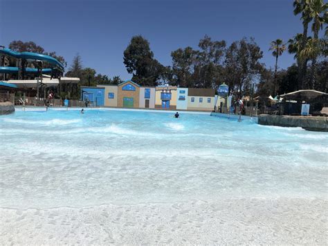 Breaker Beach Wave Pool - Hurricane Harbor Concord