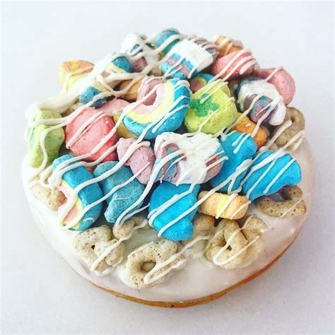 Dona de Lucky Charms | Donut party, Donut bar, Desserts