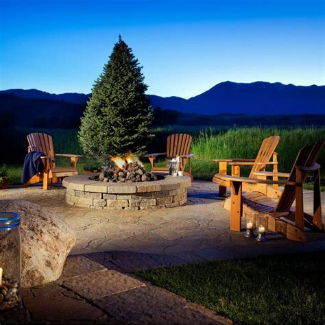 29 Rustic Fire Pit Ideas That’ll Enliven Outdoor Gatherings