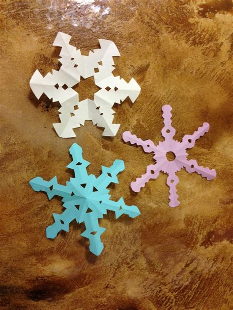 Elaine Vickers: The Six-wise Symmetry of Snowflakes