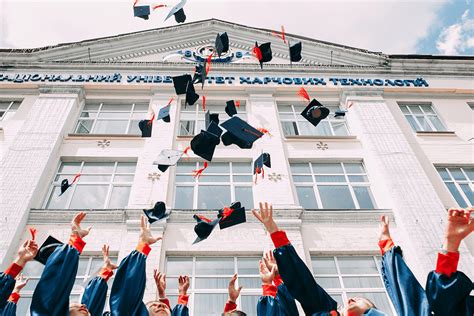 Florida's High School Graduation Rate Has First Decline in 16 Years