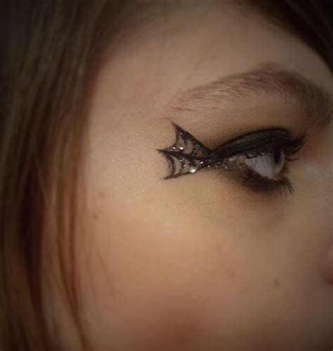 spiderweb eyeliner- Halloween make-up Makeup And Beauty Blog, Makeup ...