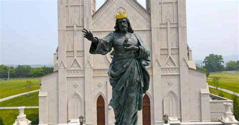 Christ the King Statue Installed at New Chapel - Christendom College