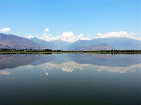 Wular Lake Srinagar, Photos, Facts and Story | KashmirHills.com