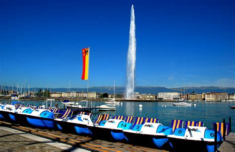 Fountain flag and boats | The Jet d’Eau fountain. The height… | Flickr