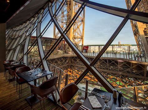 Eiffel Tower dinner Seine Cruise | France Tourisme