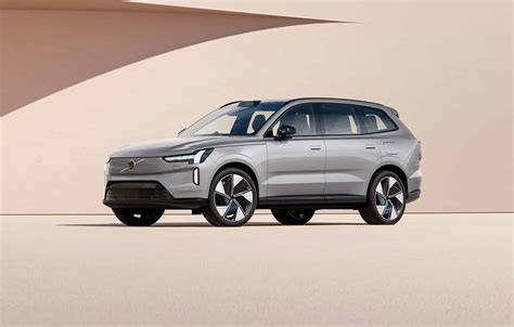 Volvo EX90 : du high-tech et 7 places pour le nouveau SUV électrique ...