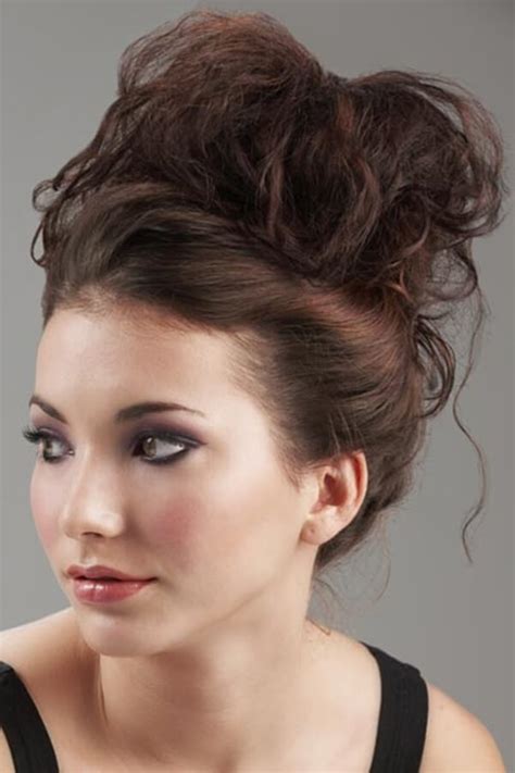 25 Messy Buns Medium Hairstyles for Women | Hairdo Hairstyle