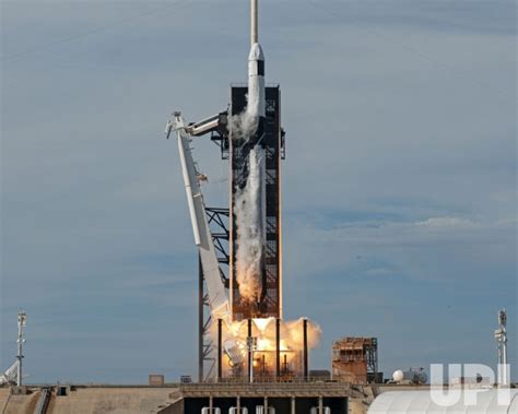 Photo: SpaceX Launches Dragon 2 on Cargo Resupply Mission From the Kennedy Space Center ...