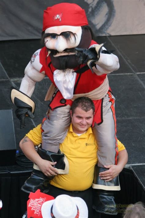 Captain Fear - Tampa Bay Buccaneers mascot photo - Andy Lopušnak Photography photos at pbase.com