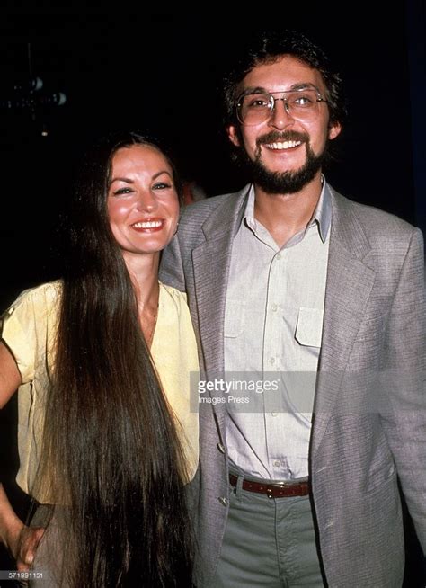 Crystal Gayle and husband Bill Gatzimos circa 1980s in New York City. | New york city pictures ...