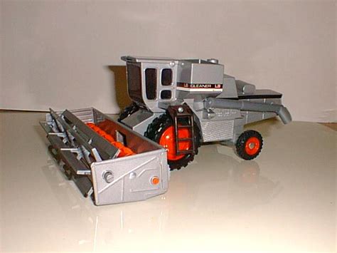 Ertl Allis Chalmers Gleaner L3 Combine - Antique Toys Library