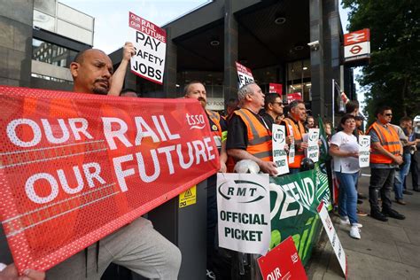 Body Language: Biden, Deal To Avert National Rail Strike