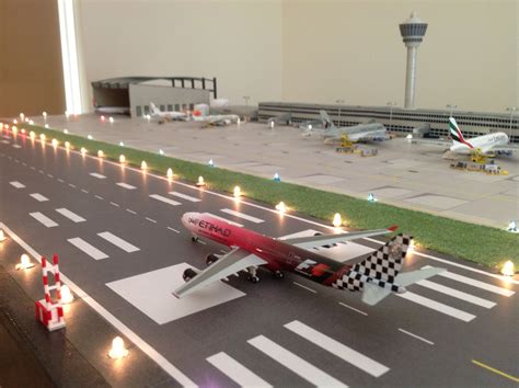 Herpa 1:500 Airport Diarama | Building for kids, Indoor activities for ...