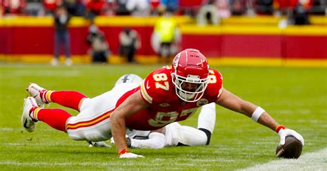 Travis Kelce Addresses Helmet Throw, ‘Embarrassing’ KC Chiefs Game vs ...