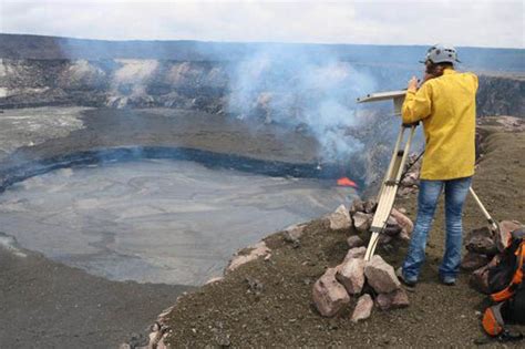 Kilauea volcano webcam: Watch Kilauea LIVE as volcano show signs of increased activity | World ...