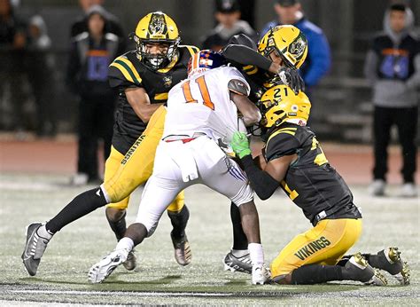 Vanden High School football team advances to section final again – The Vacaville Reporter