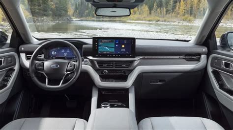 2025 Ford Explorer debuts with fresh face, new tech and simplified lineup