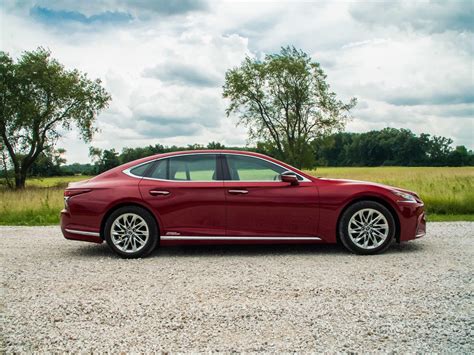 2019 Lexus LS 500h: A hybrid heart yields a more efficient luxury sedan - CNET