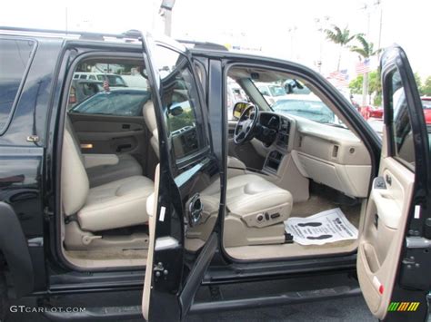 2003 Chevrolet Suburban 1500 LT 4x4 interior Photo #39869630 | GTCarLot.com