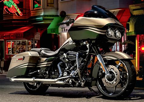 Harley-Davidson CVO ROAD GLIDE CUSTOM 1800 FLTRXSE2 2013 - Fiche moto - MOTOPLANETE