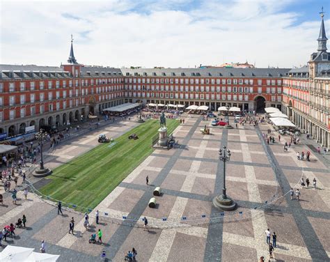 A Madrid Plaza Transformed Into a Temporary Park With Over 35,000 ...