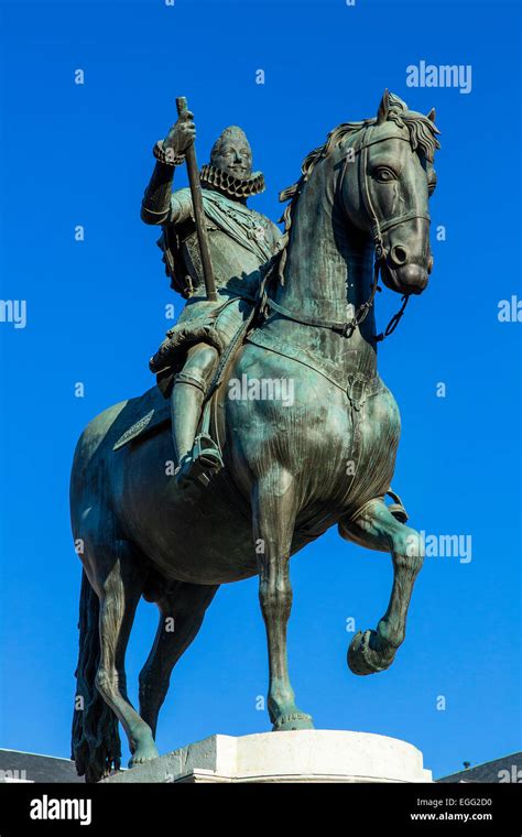 Madrid, Plaza Mayor, Statue King Philips III Stock Photo - Alamy