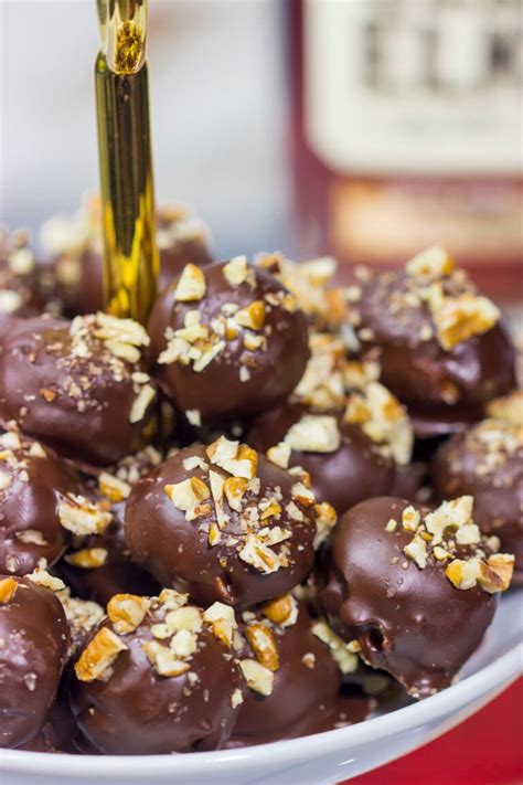 Pecan Bourbon Balls | Easy no-bake recipe for holiday gatherings!