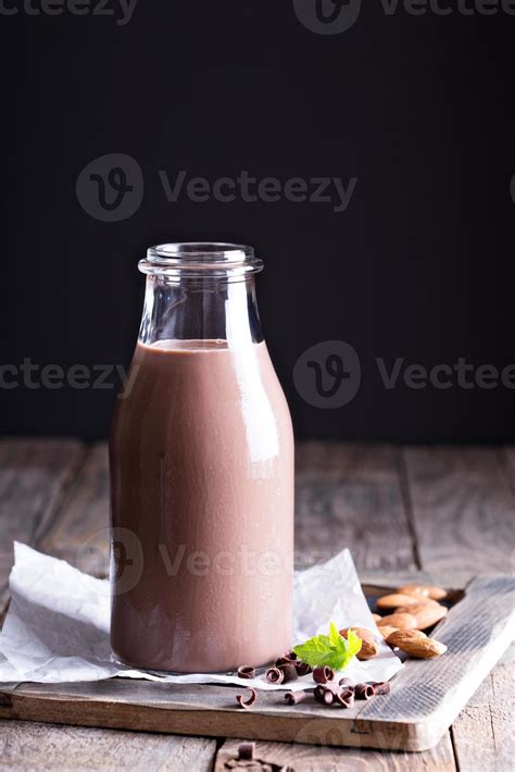 Homemade almond chocolate milk 15703208 Stock Photo at Vecteezy