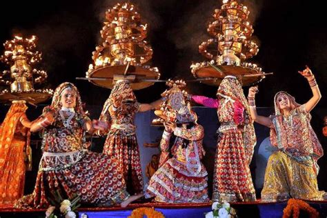 Folk Dance of Uttar Pradesh, Traditional Dress of UP - Lifestyle Fun