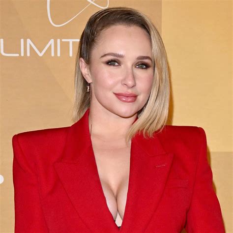 Hayden Panettiere Turns Heads During Rare Red Carpet Appearance