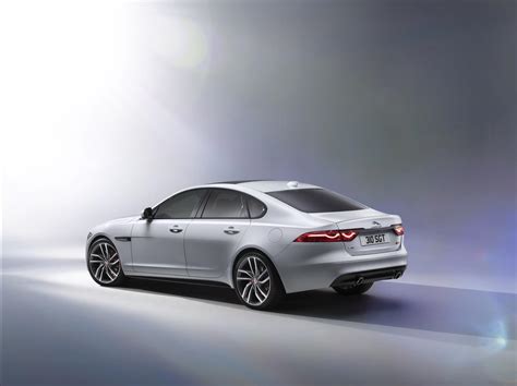 2016 Jaguar XF rear three quarter official image