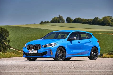 The all-new BMW 1 Series, BMW M135i xDrive, Misano blue metallic, Rim 19” Styling 557 M (07/2019).