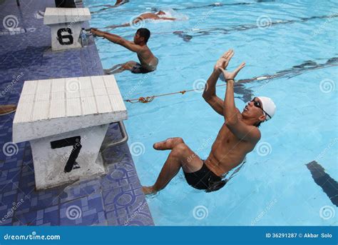 Disabled swimmer editorial photography. Image of sport - 36291287