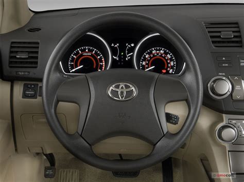 2010 Toyota Highlander: 11 Interior Photos | U.S. News