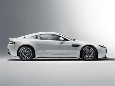 Online crop | white Aston Martin coupe HD wallpaper | Wallpaper Flare