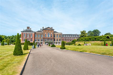 Hyde Park And Kensington Palace Entrance Exterior With People Tourists In Sunny Summer Stock ...