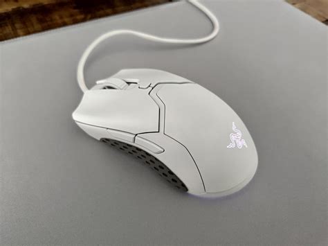 Custom 'Whiteout' Razer Viper Mini (white paracord, white spray top ...