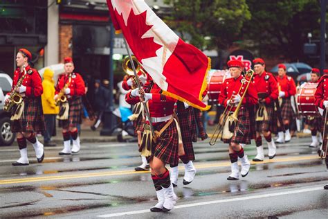 Canada Calling: A Guide to Canadian Etiquette and Culture - Discover Walks Blog