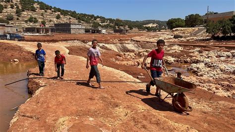 Libyan flood survivors face twin risks of landmines and water shortages, UN report says | CBC News