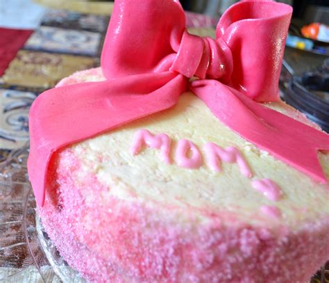 Deezert: Pretty in Pink Ribbons, A Mother's Day Cake