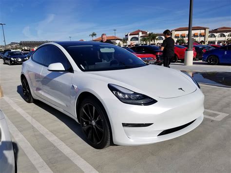 Pearl White Tesla Model 3 [4032x3024] : r/carporn