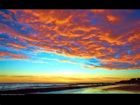 What determines the skies colours at sunset and sunrise? - YouTube