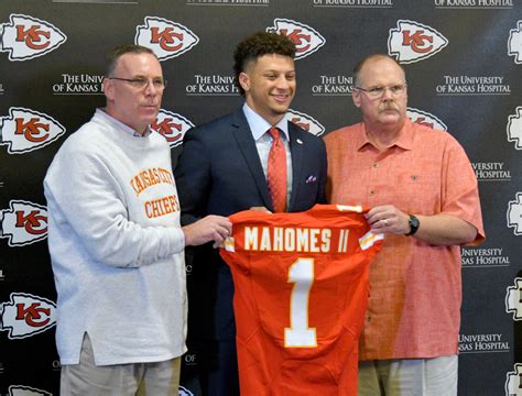 NFL draft grades 2017: Patrick Mahomes pick brings mixed opinions for Chiefs