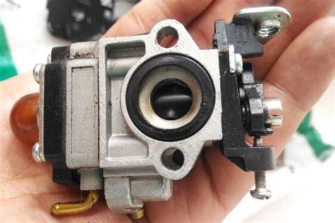 Guide to Lawnmower Carburetors – Gold Eagle