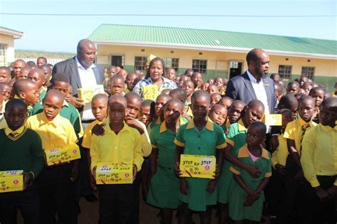 uMfolozi Mayor donates school shoes to needy learners | Zululand Observer