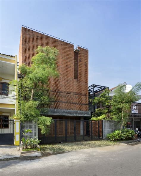 A Brick House Giving Traditional Indonesian Vibes | Andyrahman ...