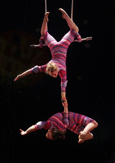 File:Circus Smirkus - Static Trapeze.jpg - Wikipedia