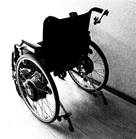 black wheel chair free image | Peakpx