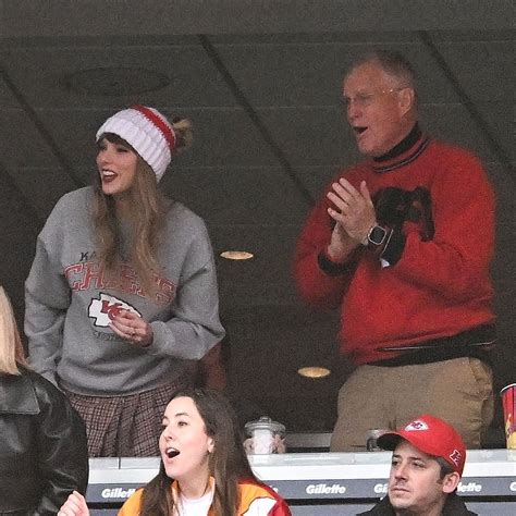 Taylor Swift’s Father Scott Was in Total Dad Mode at Chiefs Game | Us Weekly